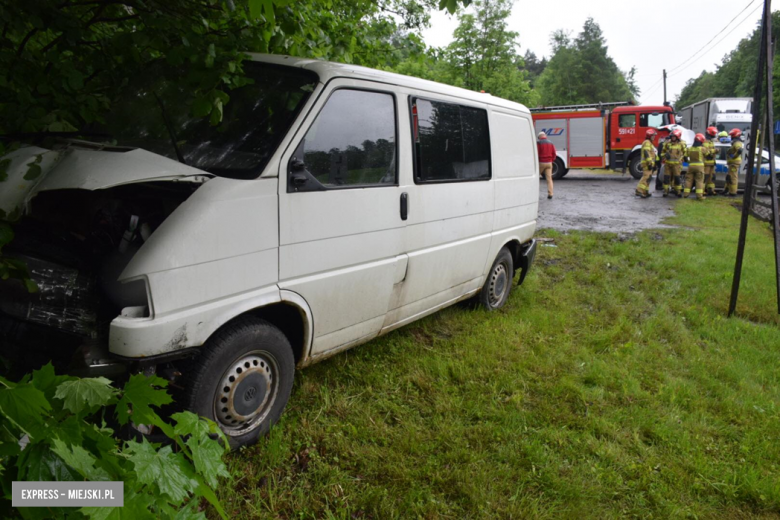 Ciężarowy MAN wjechał w tył osobowego volkwagena na krajowej ósemce w Dębowinie