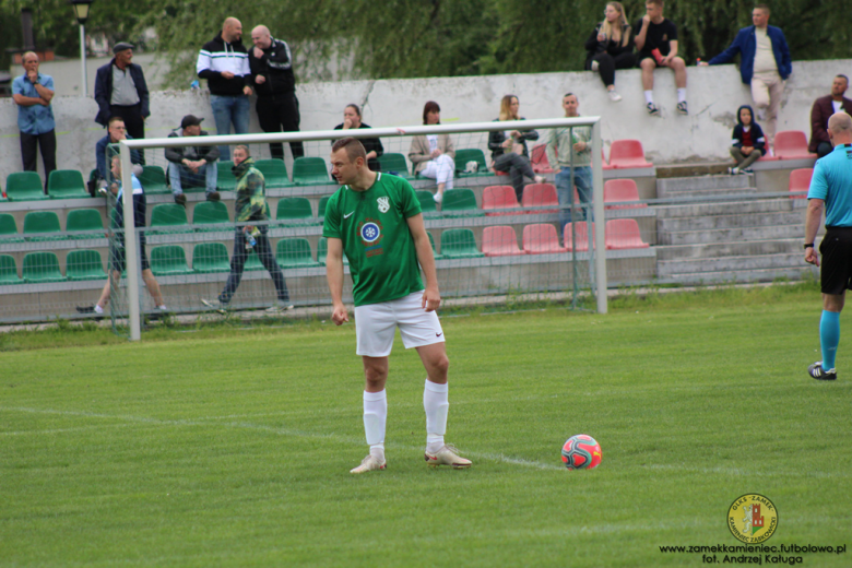 Orzeł wysoko pokonał Moto-Jelcz, w okręgówce derby dla Zamku