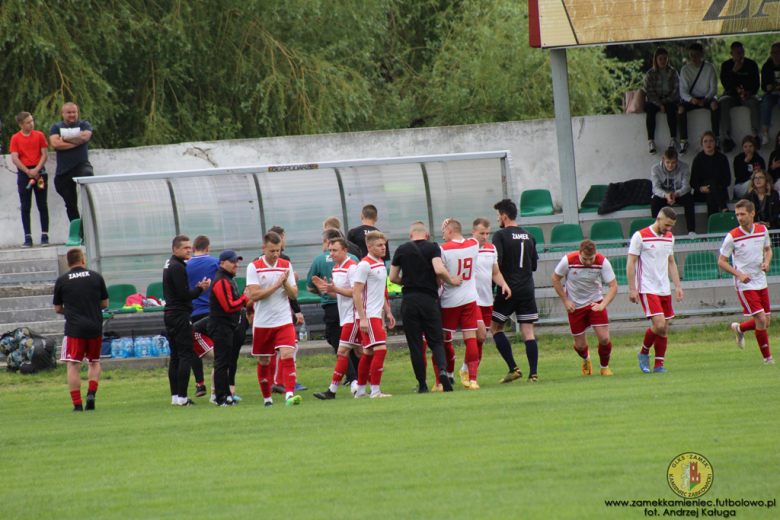 Orzeł wysoko pokonał Moto-Jelcz, w okręgówce derby dla Zamku