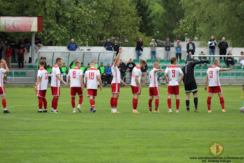 Orzeł wysoko pokonał Moto-Jelcz, w okręgówce derby dla Zamku