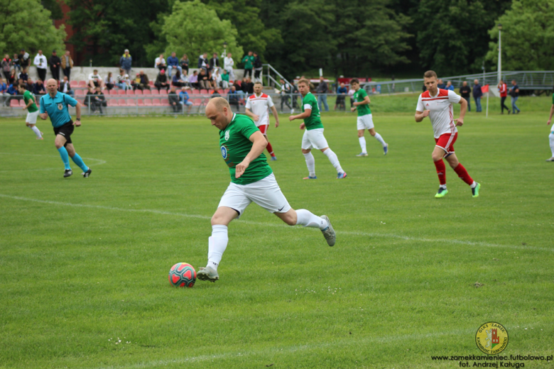 Orzeł wysoko pokonał Moto-Jelcz, w okręgówce derby dla Zamku