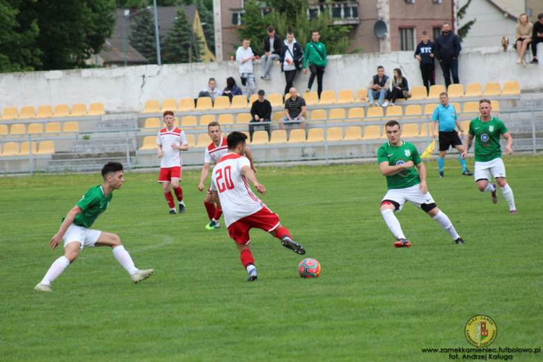 Orzeł wysoko pokonał Moto-Jelcz, w okręgówce derby dla Zamku