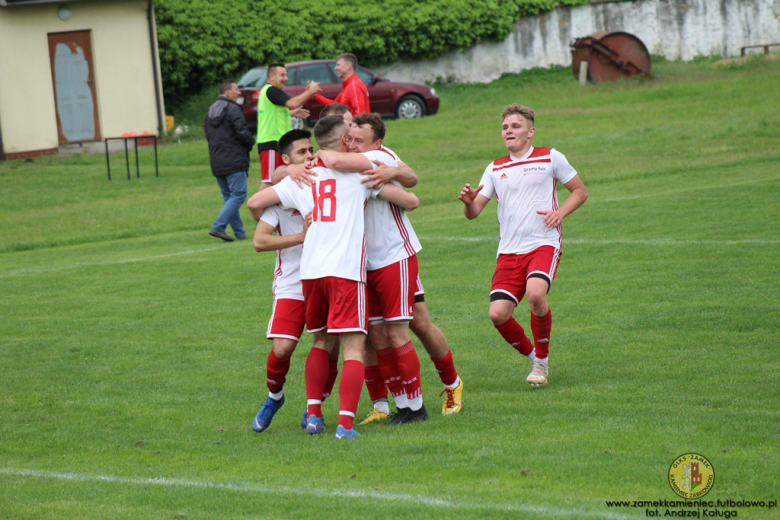 Orzeł wysoko pokonał Moto-Jelcz, w okręgówce derby dla Zamku