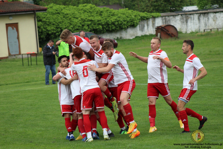 Orzeł wysoko pokonał Moto-Jelcz, w okręgówce derby dla Zamku