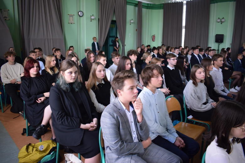 Ślubowanie uczniów klas pierwszych Liceum Ogólnokształcącego