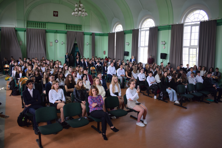 Ślubowanie uczniów klas pierwszych Liceum Ogólnokształcącego