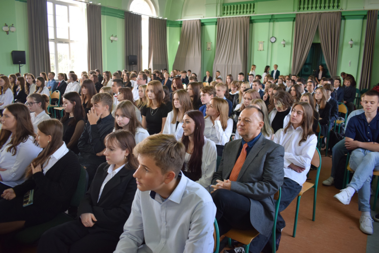 Ślubowanie uczniów klas pierwszych Liceum Ogólnokształcącego