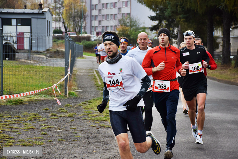 Na sportowo uczcili 104. rocznicę odzyskania niepodległości przez Polskę