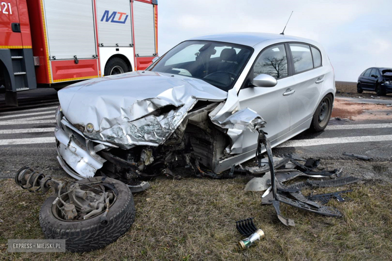 Zderzenie trzech samochodów osobowych na krajowej ósemce