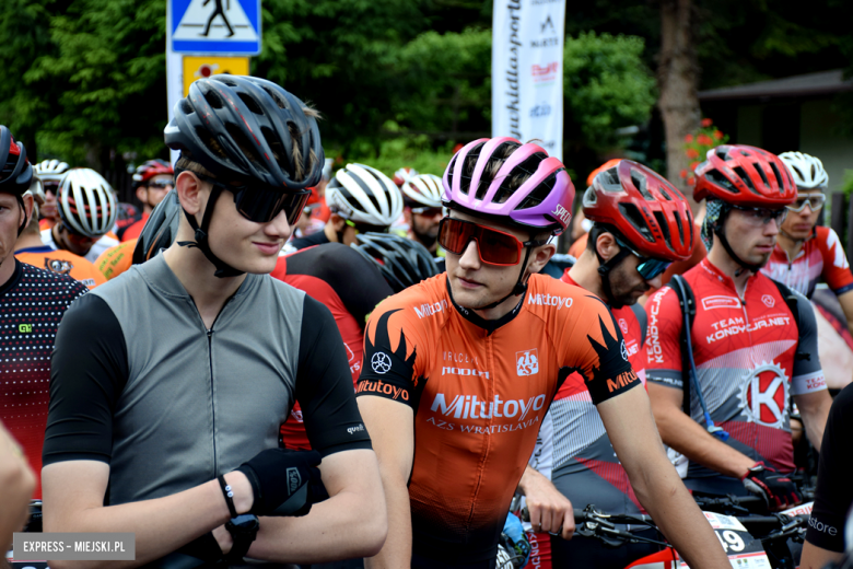 Rzesza kolarzy zalała Bardo. MTB Bike Maraton w Mieście Cudów