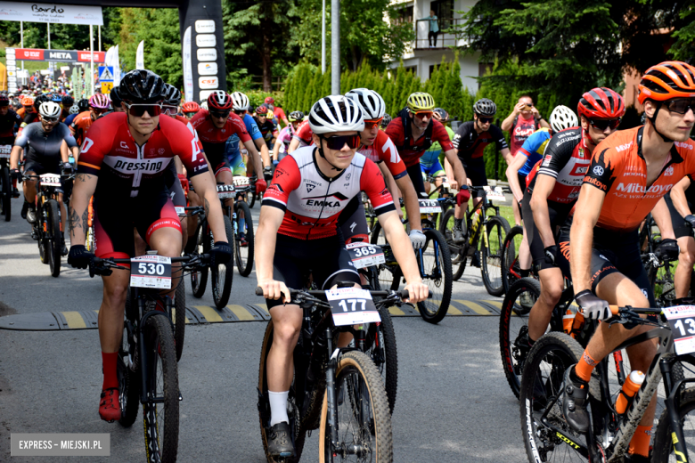 Rzesza kolarzy zalała Bardo. MTB Bike Maraton w Mieście Cudów