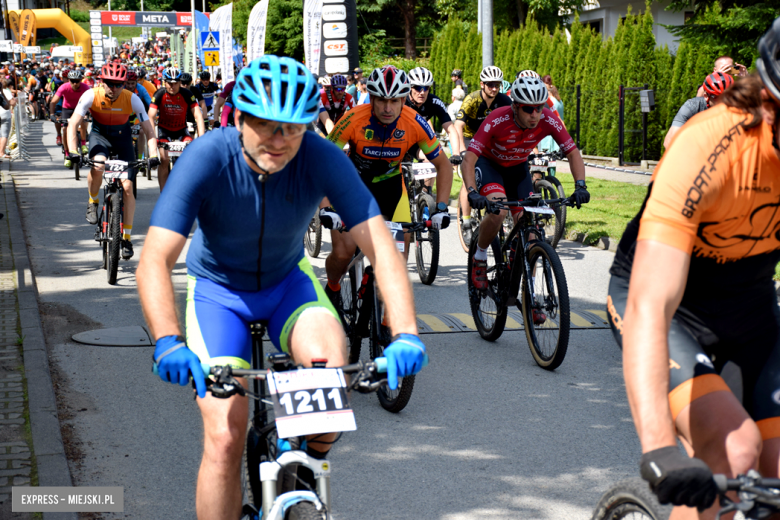 Rzesza kolarzy zalała Bardo. MTB Bike Maraton w Mieście Cudów