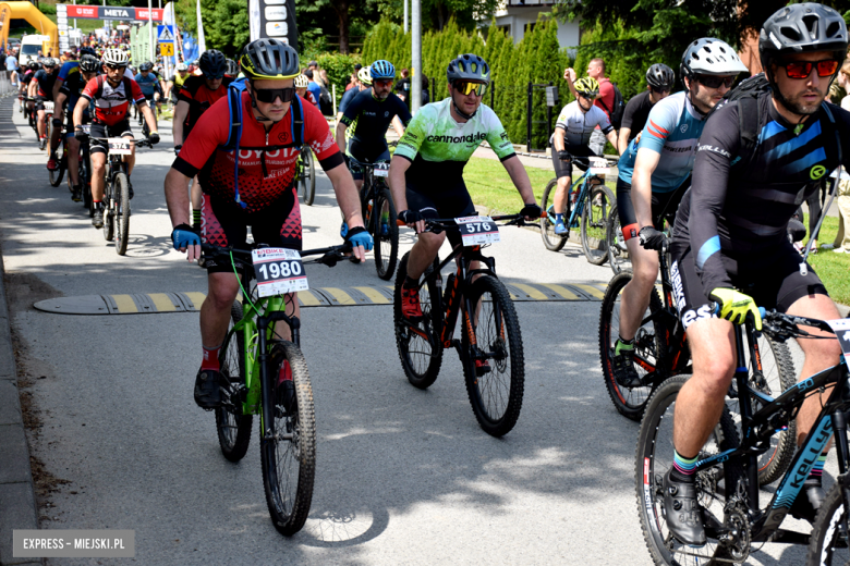 Rzesza kolarzy zalała Bardo. MTB Bike Maraton w Mieście Cudów