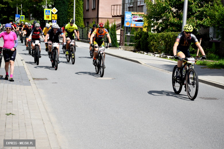 Rzesza kolarzy zalała Bardo. MTB Bike Maraton w Mieście Cudów