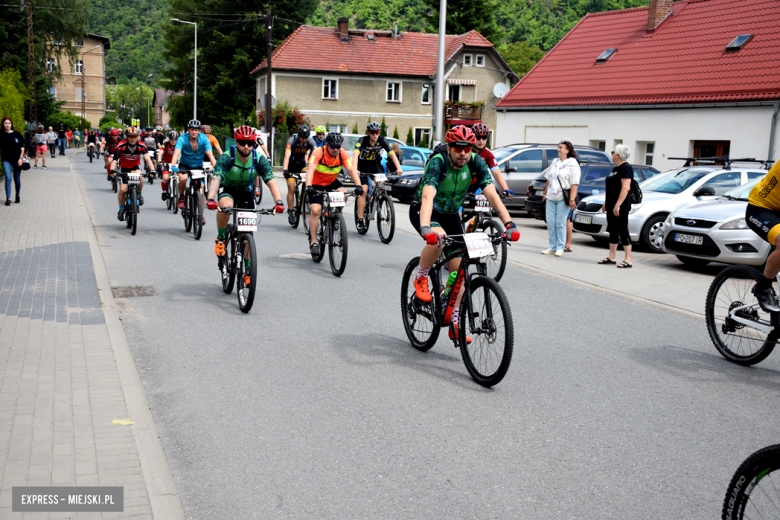 Rzesza kolarzy zalała Bardo. MTB Bike Maraton w Mieście Cudów