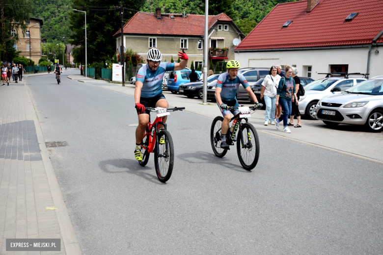 Rzesza kolarzy zalała Bardo. MTB Bike Maraton w Mieście Cudów