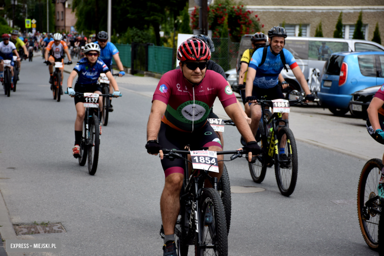 Rzesza kolarzy zalała Bardo. MTB Bike Maraton w Mieście Cudów