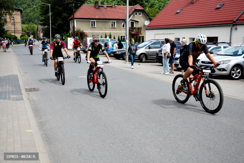 Rzesza kolarzy zalała Bardo. MTB Bike Maraton w Mieście Cudów