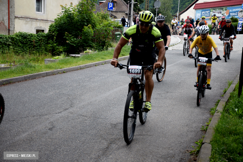 Rzesza kolarzy zalała Bardo. MTB Bike Maraton w Mieście Cudów