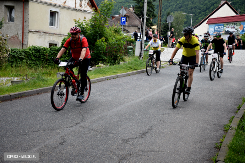 Rzesza kolarzy zalała Bardo. MTB Bike Maraton w Mieście Cudów