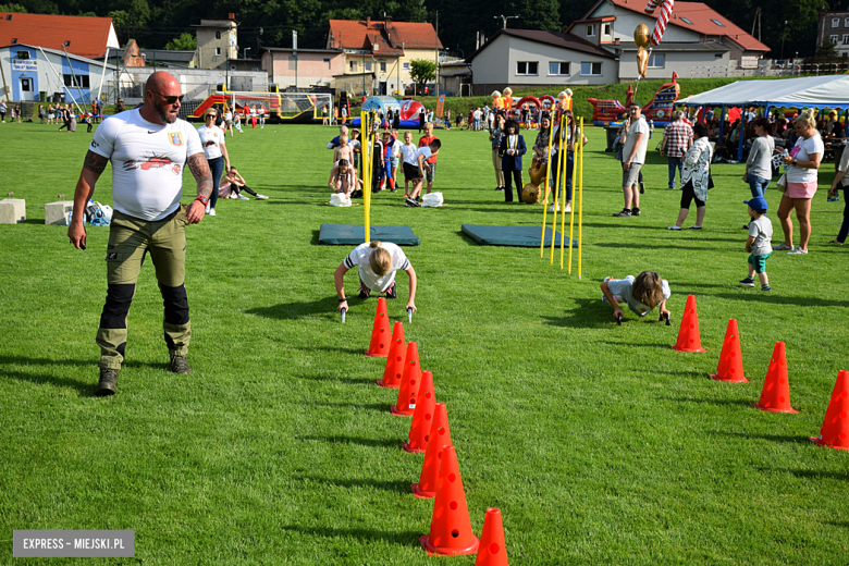 	Bajkowa Parada i Święto Piernika w Bardzie. Gwiazdą wieczoru był Szymon Wydra i Carpe Diem