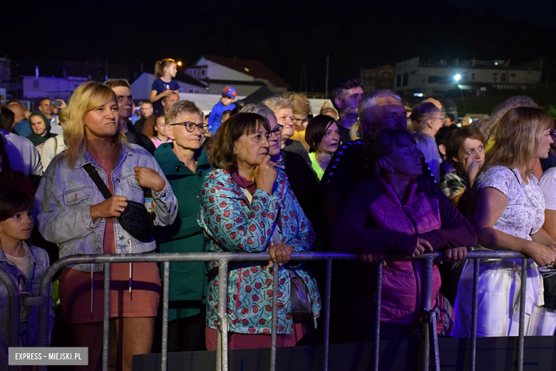 	Bajkowa Parada i Święto Piernika w Bardzie. Gwiazdą wieczoru był Szymon Wydra i Carpe Diem