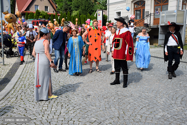 Bajkowa Parada i Święto Piernika w Bardzie. Gwiazdą wieczoru był Szymon Wydra i Carpe Diem