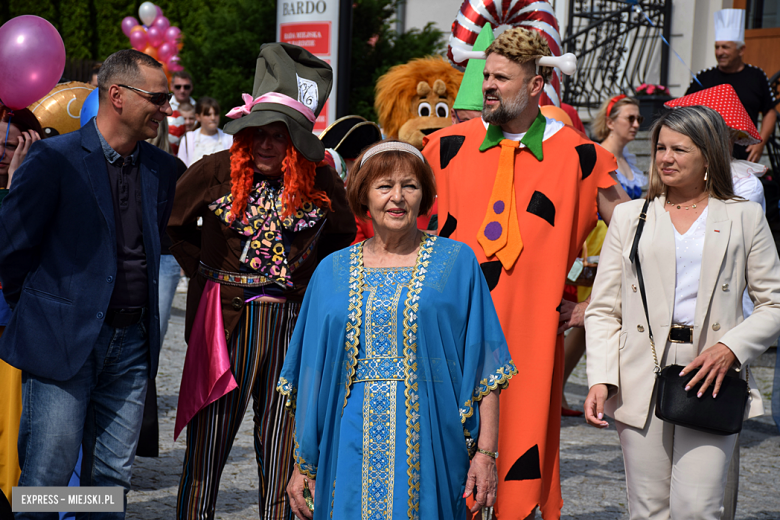 Bajkowa Parada i Święto Piernika w Bardzie. Gwiazdą wieczoru był Szymon Wydra i Carpe Diem