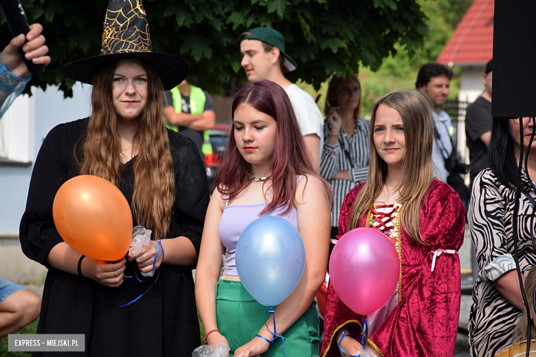 	Bajkowa Parada i Święto Piernika w Bardzie. Gwiazdą wieczoru był Szymon Wydra i Carpe Diem