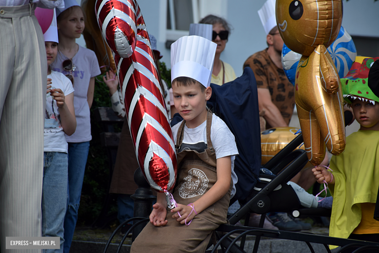 	Bajkowa Parada i Święto Piernika w Bardzie. Gwiazdą wieczoru był Szymon Wydra i Carpe Diem