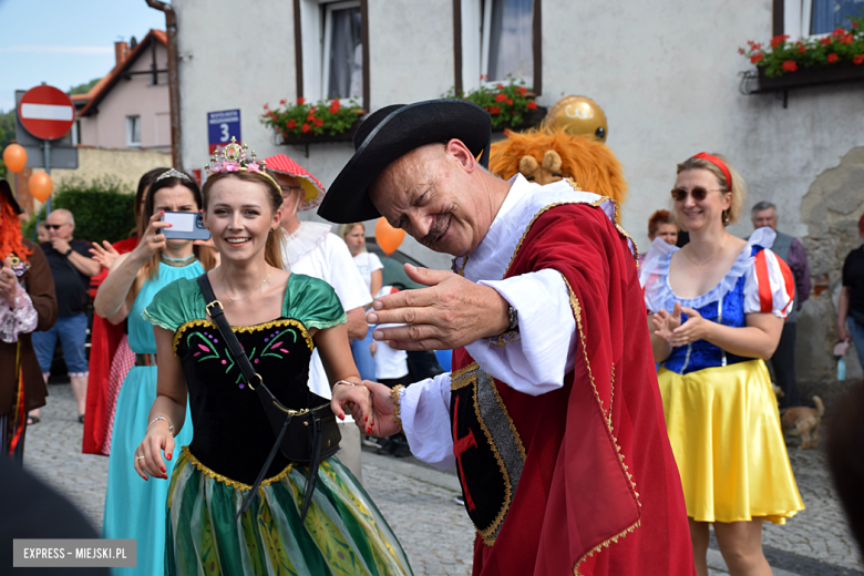 	Bajkowa Parada i Święto Piernika w Bardzie. Gwiazdą wieczoru był Szymon Wydra i Carpe Diem