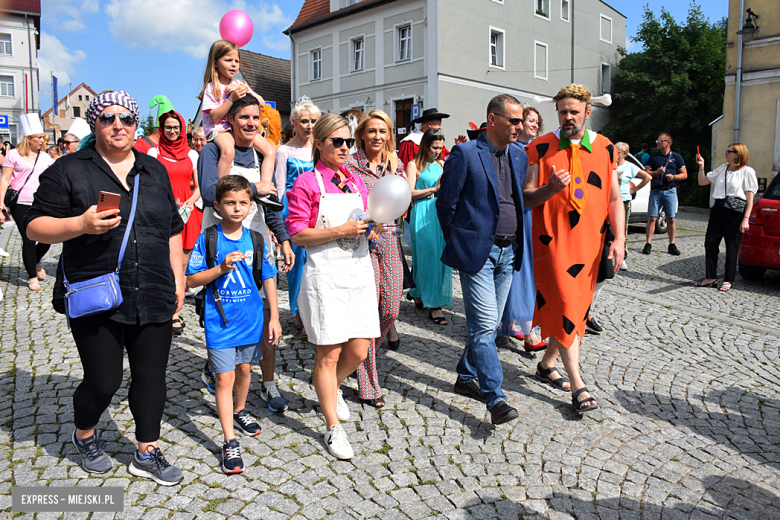 	Bajkowa Parada i Święto Piernika w Bardzie. Gwiazdą wieczoru był Szymon Wydra i Carpe Diem