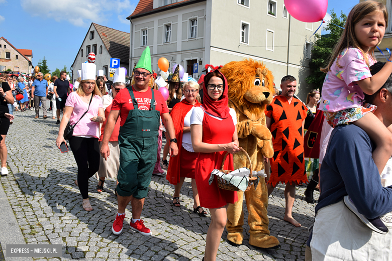 	Bajkowa Parada i Święto Piernika w Bardzie. Gwiazdą wieczoru był Szymon Wydra i Carpe Diem