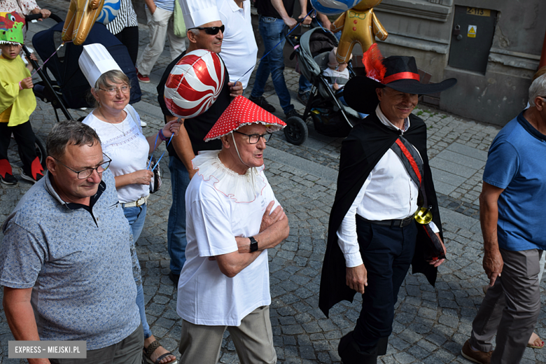 	Bajkowa Parada i Święto Piernika w Bardzie. Gwiazdą wieczoru był Szymon Wydra i Carpe Diem