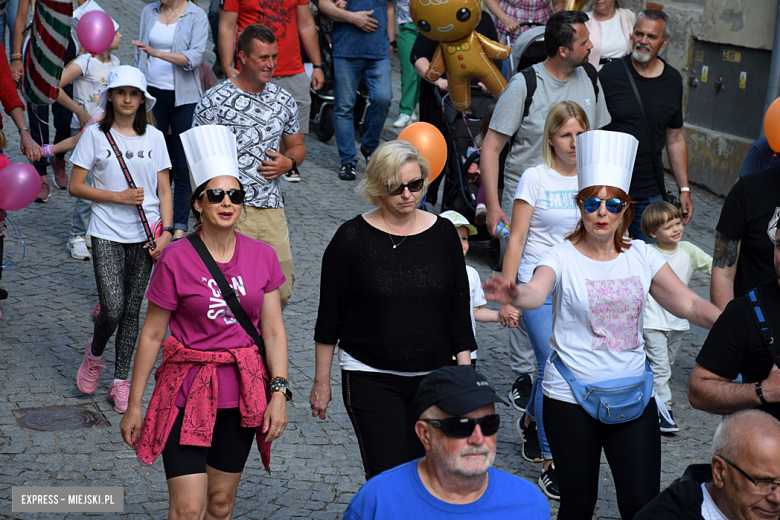 	Bajkowa Parada i Święto Piernika w Bardzie. Gwiazdą wieczoru był Szymon Wydra i Carpe Diem