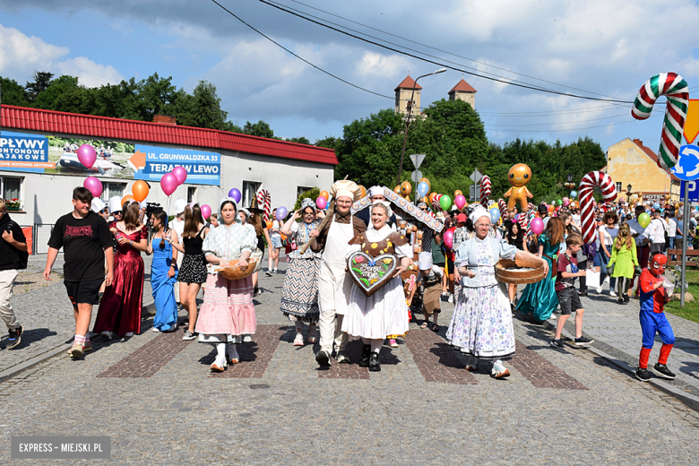 	Bajkowa Parada i Święto Piernika w Bardzie. Gwiazdą wieczoru był Szymon Wydra i Carpe Diem