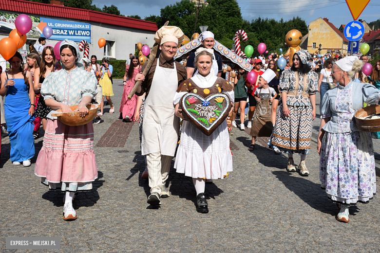 	Bajkowa Parada i Święto Piernika w Bardzie. Gwiazdą wieczoru był Szymon Wydra i Carpe Diem