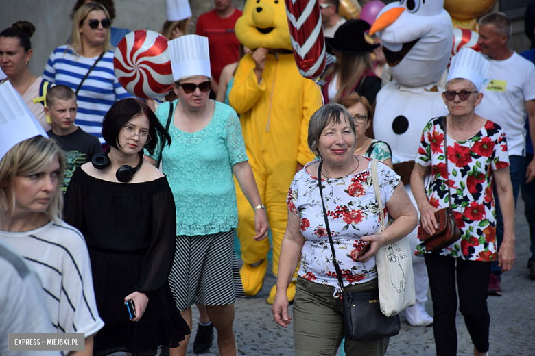 	Bajkowa Parada i Święto Piernika w Bardzie. Gwiazdą wieczoru był Szymon Wydra i Carpe Diem