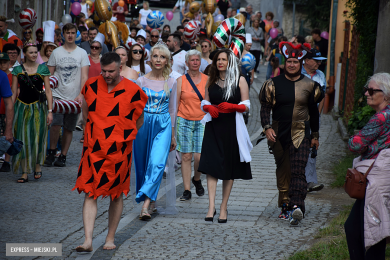 	Bajkowa Parada i Święto Piernika w Bardzie. Gwiazdą wieczoru był Szymon Wydra i Carpe Diem