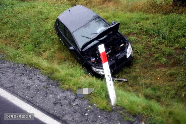 Seat wypadł z drogi na trasie Złoty Stok-Kłodzko