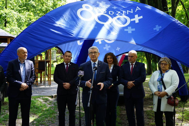 Briefing prasowy w Ziębicach na temat rządowego programu Rodzina800+