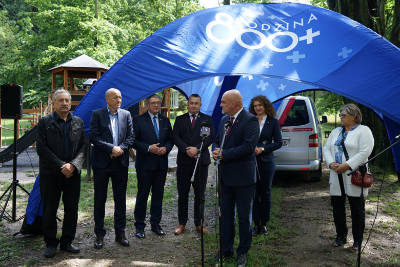 Briefing prasowy w Ziębicach na temat rządowego programu Rodzina800+