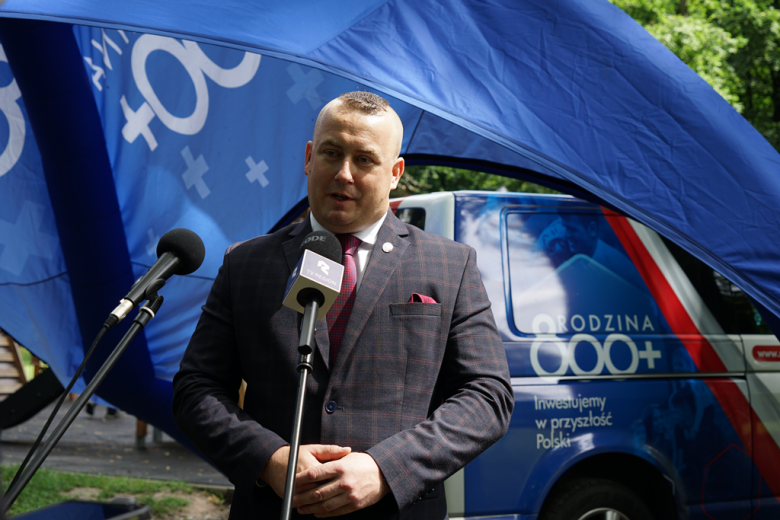 Briefing prasowy w Ziębicach na temat rządowego programu Rodzina800+