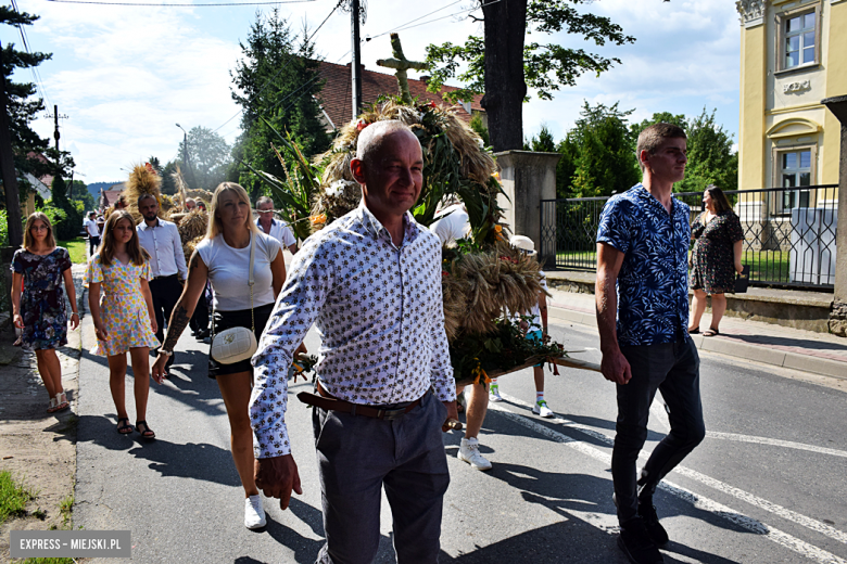 Tłumy na dożynkach gminnych w Budzowie. Zespół Daj To Głośniej gwiazdą wieczoru!