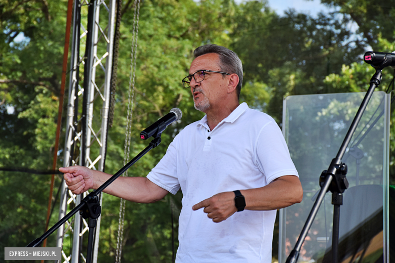 Tłumy na dożynkach gminnych w Budzowie. Zespół Daj To Głośniej gwiazdą wieczoru!