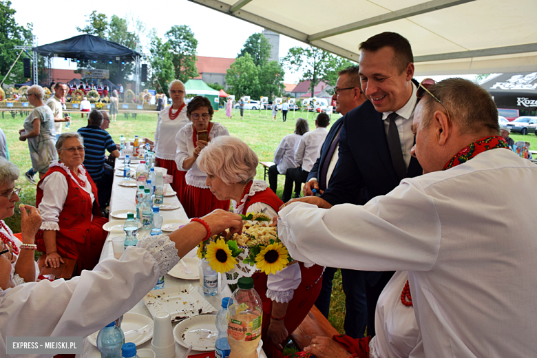 Tłumy na dożynkach gminnych w Budzowie. Zespół Daj To Głośniej gwiazdą wieczoru!