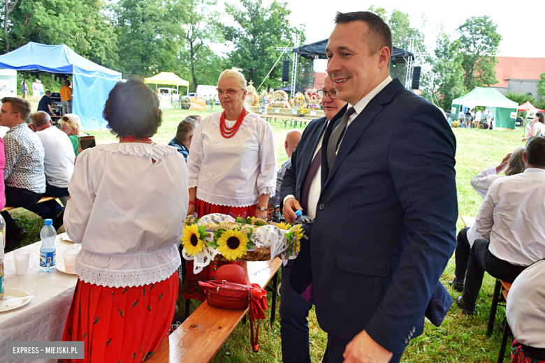 Tłumy na dożynkach gminnych w Budzowie. Zespół Daj To Głośniej gwiazdą wieczoru!