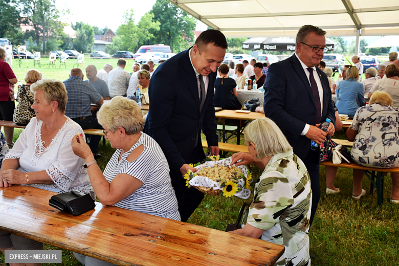 Tłumy na dożynkach gminnych w Budzowie. Zespół Daj To Głośniej gwiazdą wieczoru!