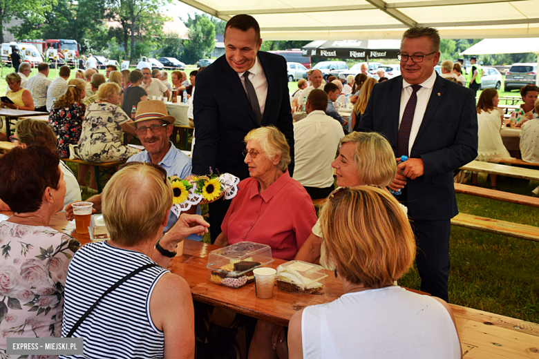 Tłumy na dożynkach gminnych w Budzowie. Zespół Daj To Głośniej gwiazdą wieczoru!