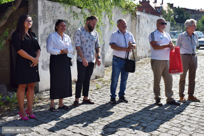 W Ziębicach można korzystać już z lodówki społecznej. Dziś miało miejsce oficjalne otwarcie